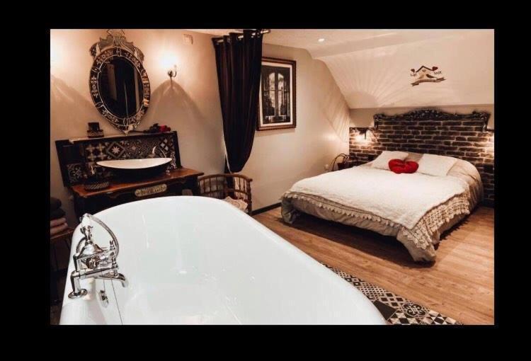 Appartement Romantique Parisien, Baignoire Retro Au Pied Du Lit Boulogne-sur-Mer Zewnętrze zdjęcie