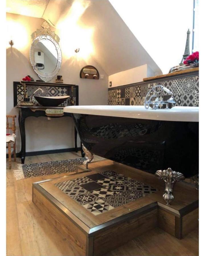 Appartement Romantique Parisien, Baignoire Retro Au Pied Du Lit Boulogne-sur-Mer Zewnętrze zdjęcie